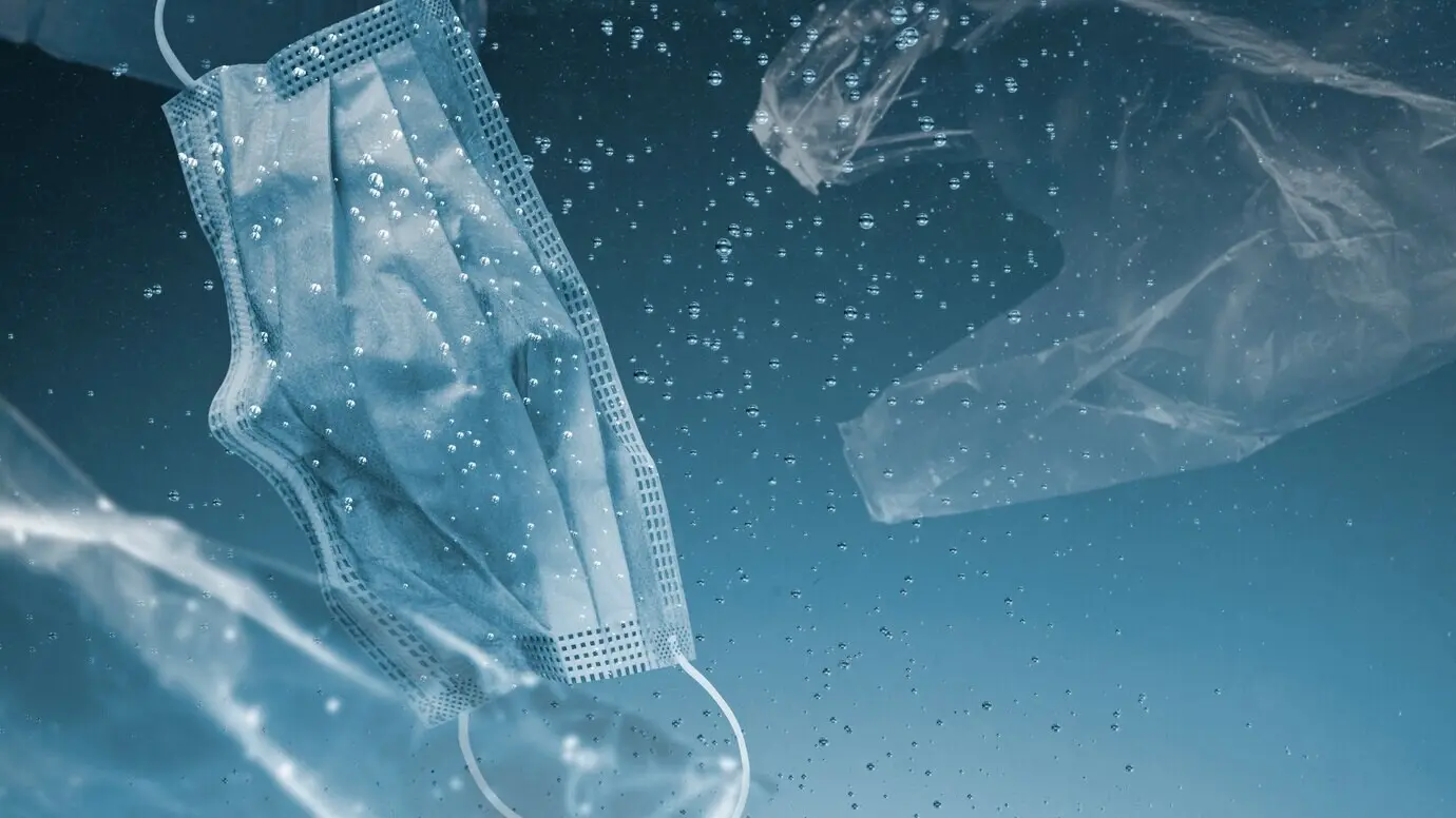 Кампания «Спасите океан»: маска для лица, тонущая в океане, ремикс-медиа.